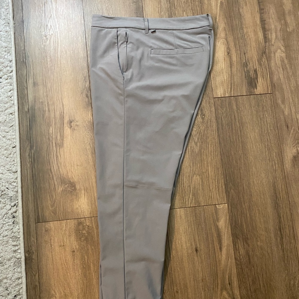 Lululemon mens ABC slim fit pant size 34. Worn twice, in perfect condition